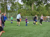 Laatste training S.K.N.W.K. JO7-1 (partijtje tegen de ouders) van maandag 27 mei 2024 (142/180)